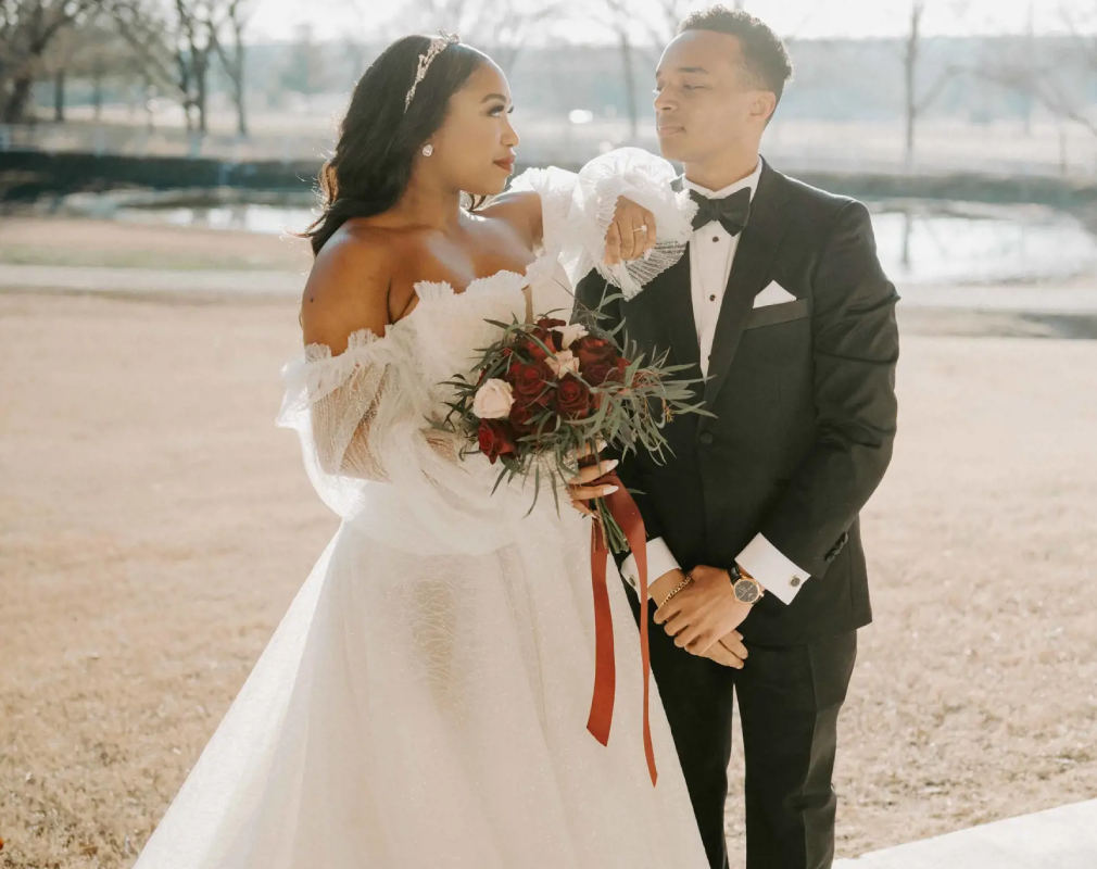 Сouple wearing a white gown and a white suit